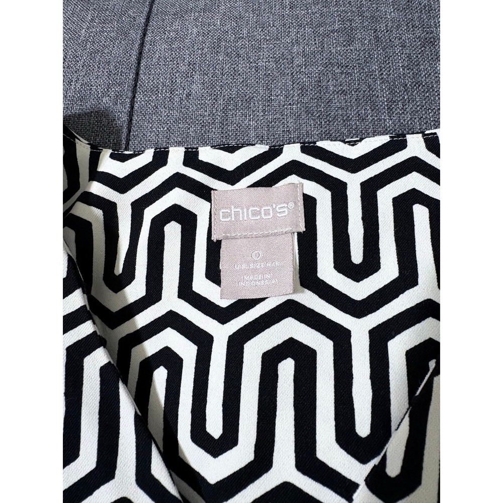 Chicos Wedge Tunic Top Women 0 US Small Black Cream Geometric Boxy Comfort - Picture 5 of 5